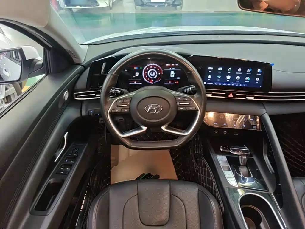 Hyundai Elantra — миниатюра 11