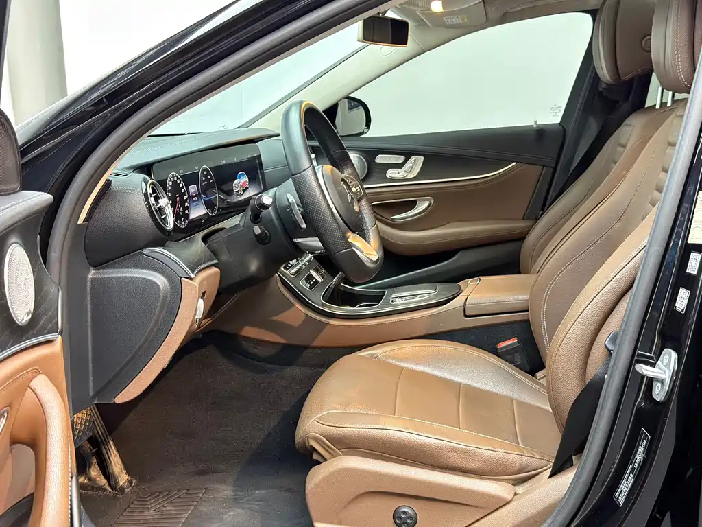 Mercedes-Benz E-Class — миниатюра 17