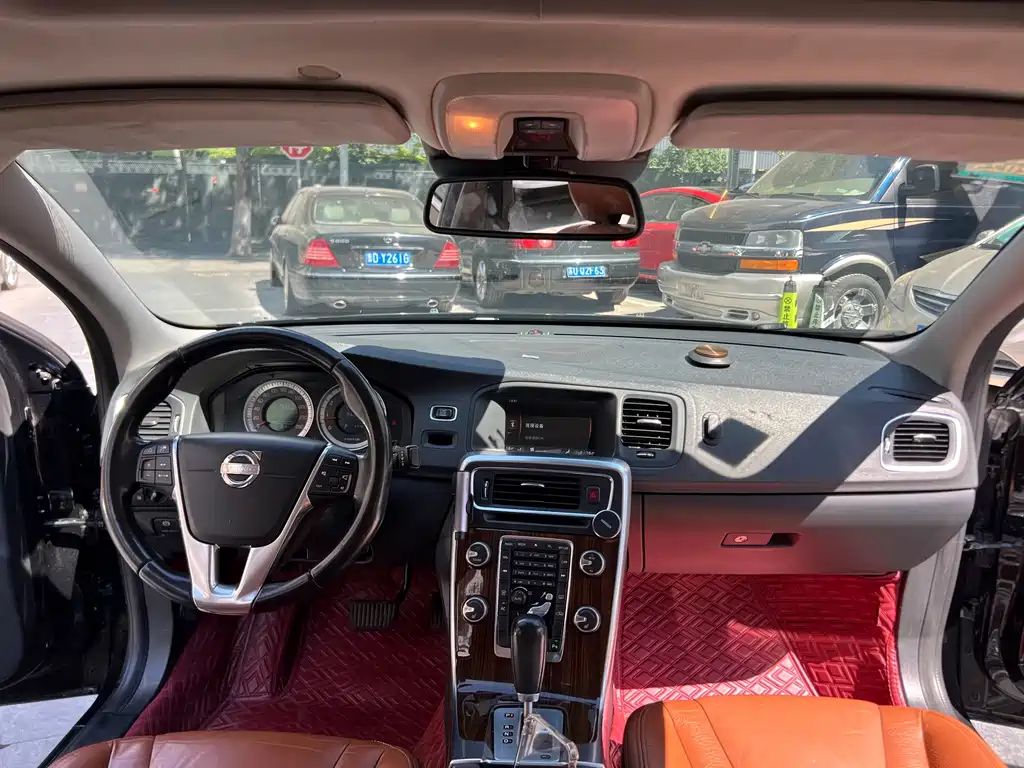 Volvo S60 (Import) — миниатюра 11