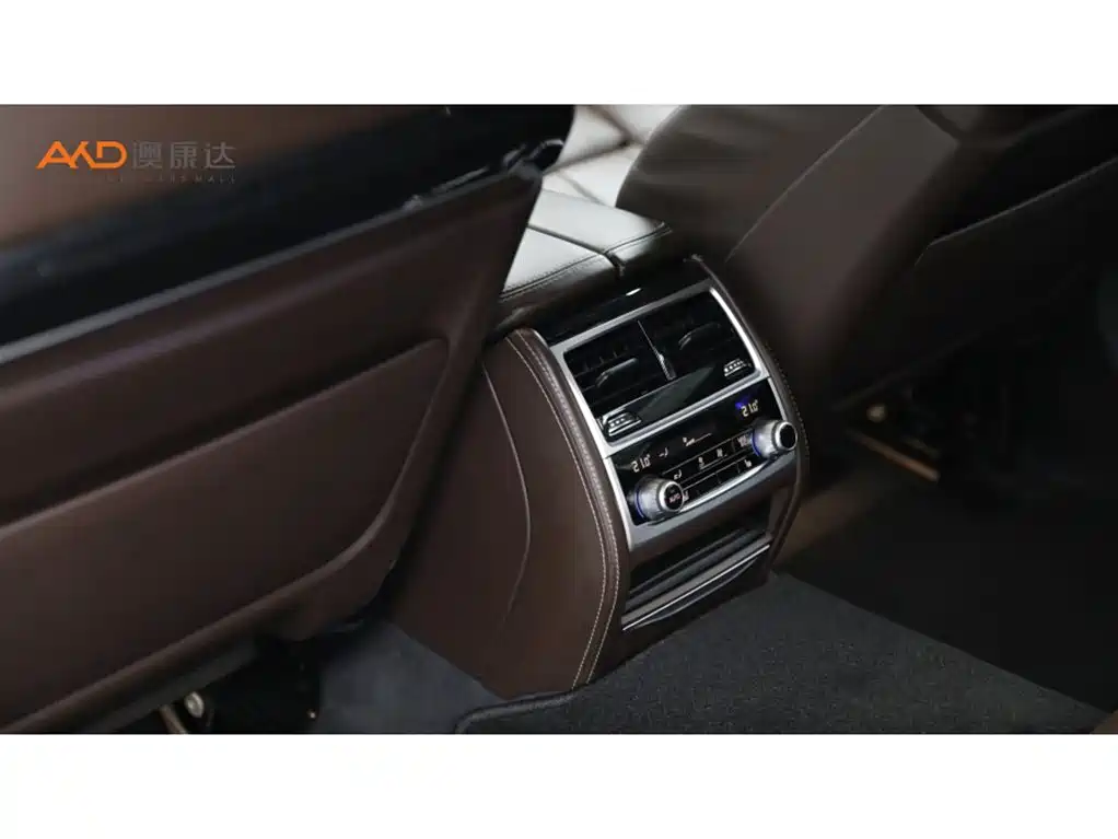 BMW 7 Series — миниатюра 9