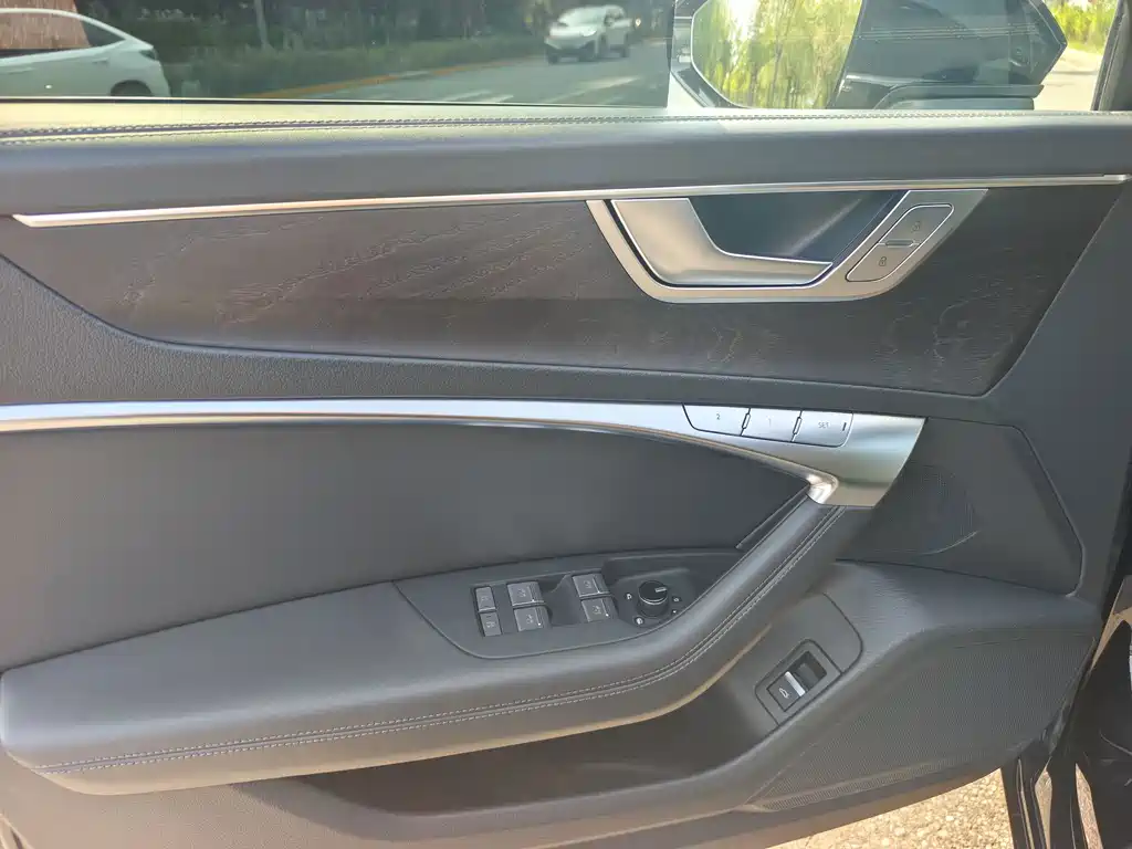 Audi A6L — миниатюра 6