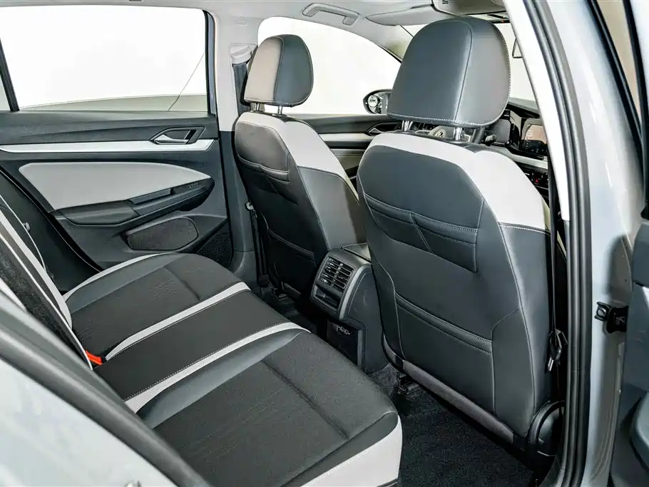 Volkswagen Golf — миниатюра 21