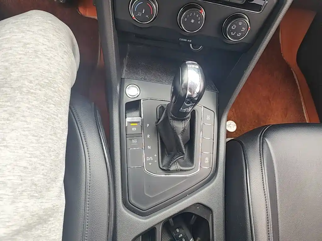 Volkswagen Tiguan L — миниатюра 14