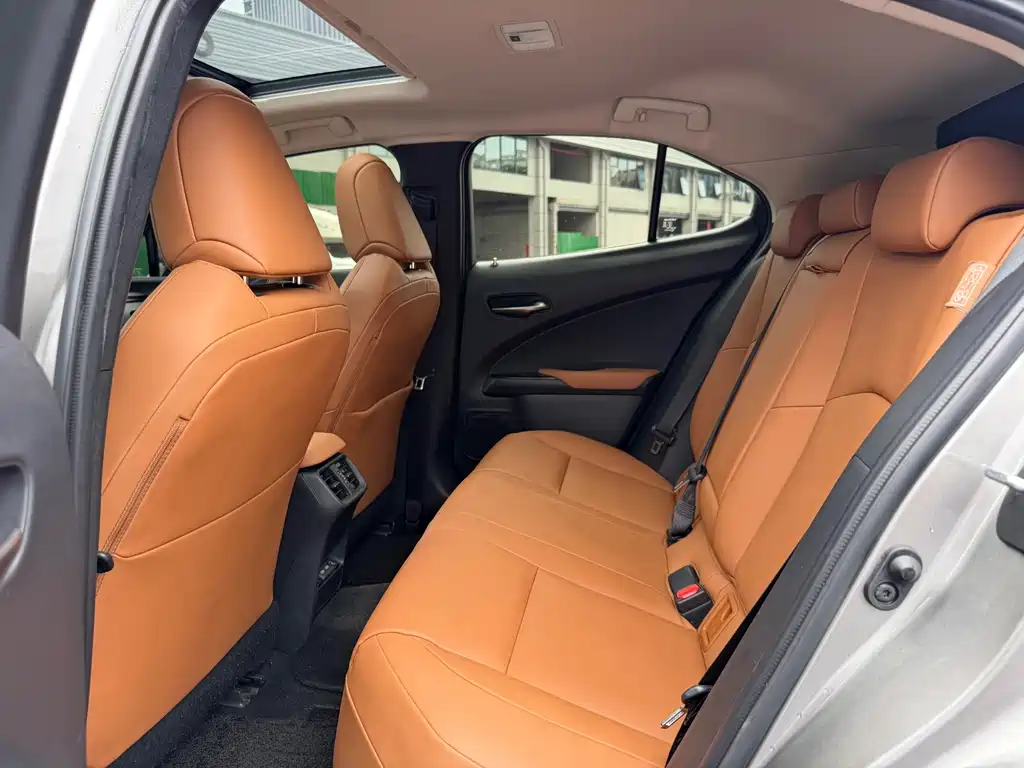 Lexus UX New Energy — миниатюра 5