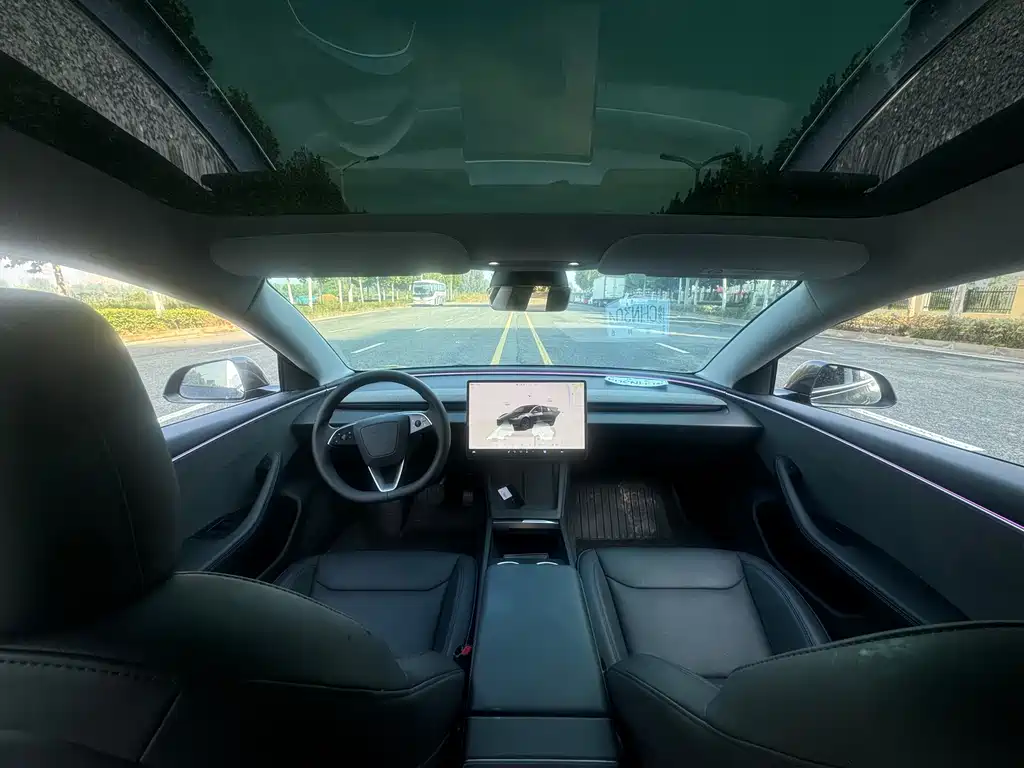 Tesla Model 3 — миниатюра 6