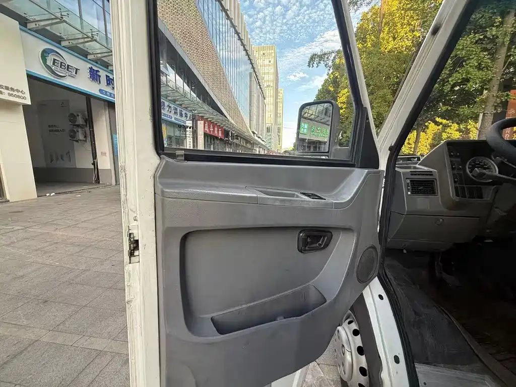 IVECO Daily — миниатюра 3
