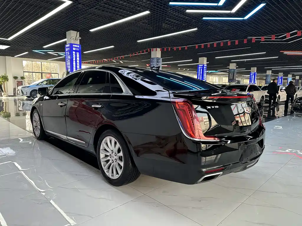 CADILLAC XTS