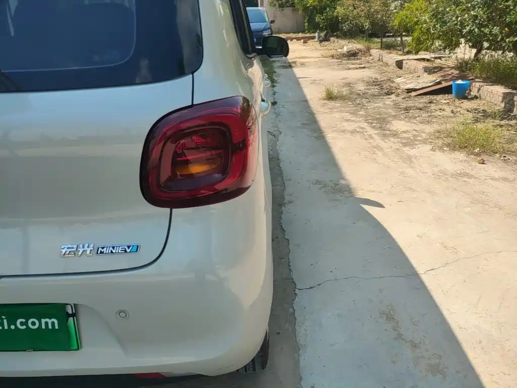 Wuling MINIEV — миниатюра 8