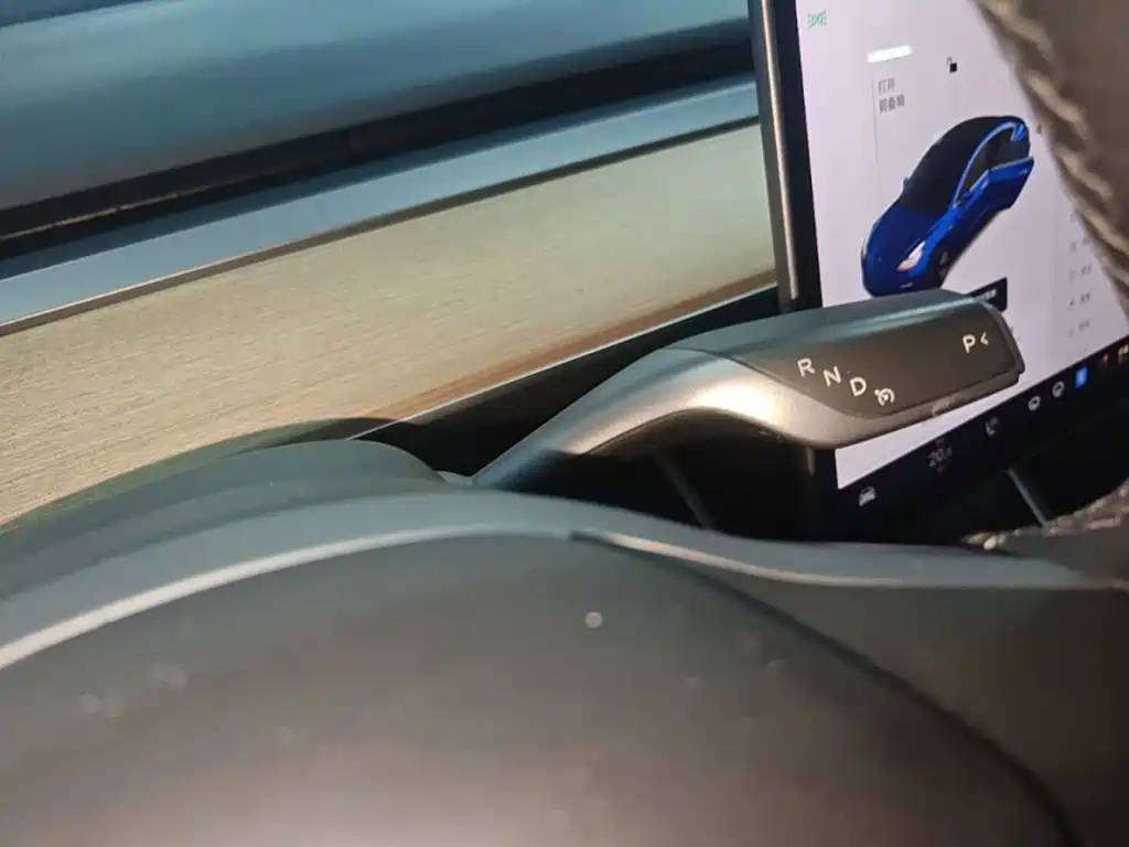 Tesla Model 3 — миниатюра 14