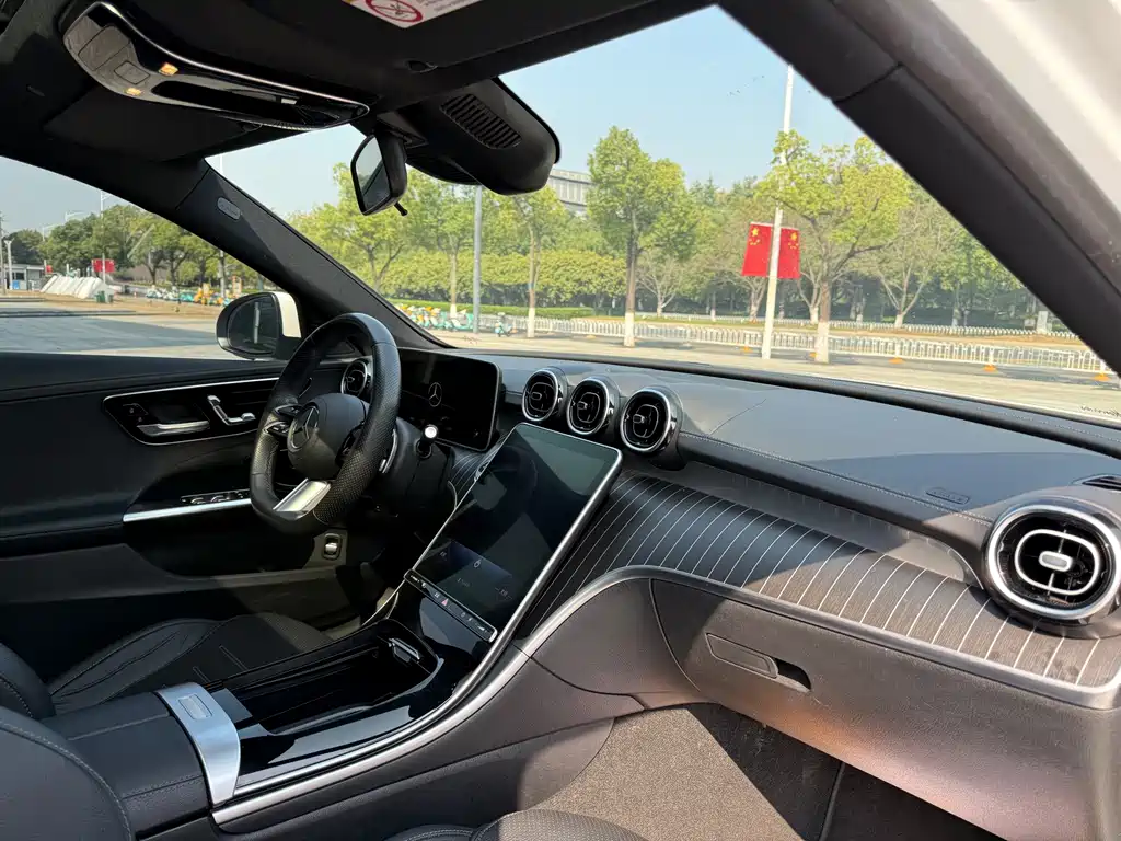 Mercedes-Benz C-Class — миниатюра 16