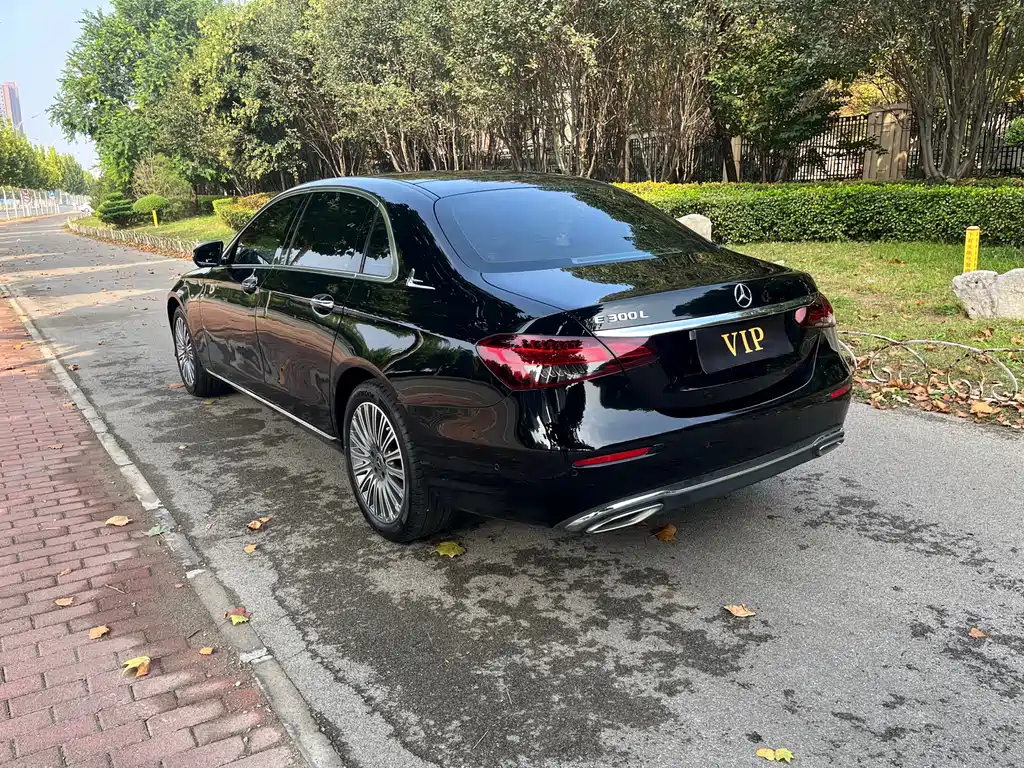 Mercedes-Benz E-Class — миниатюра 6