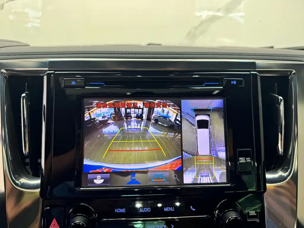 Toyota Alphard — миниатюра 14