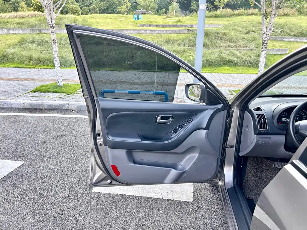 Hyundai Elantra — миниатюра 6