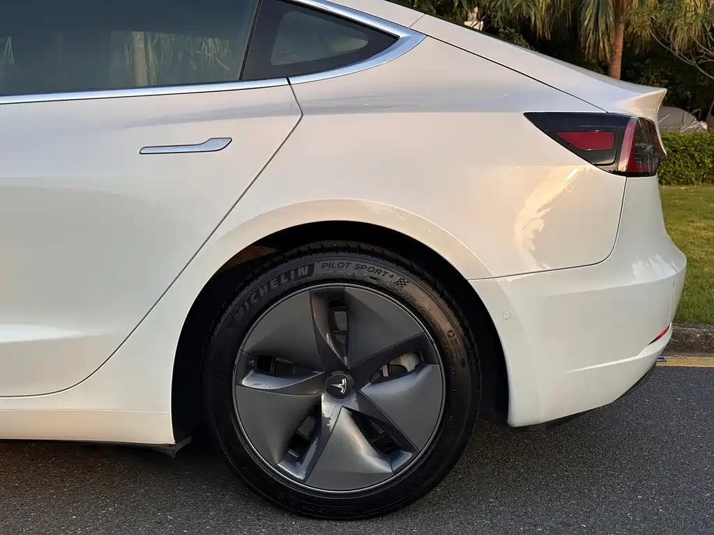 Tesla Model 3 — миниатюра 35