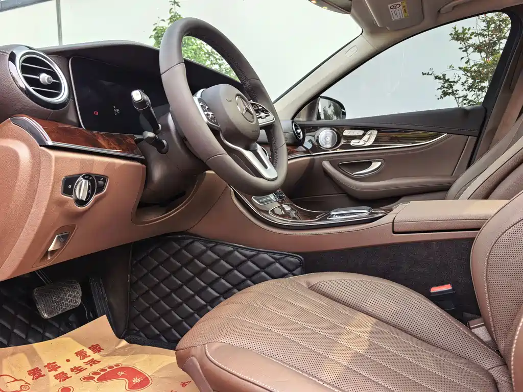 Mercedes-Benz E-Class — миниатюра 4