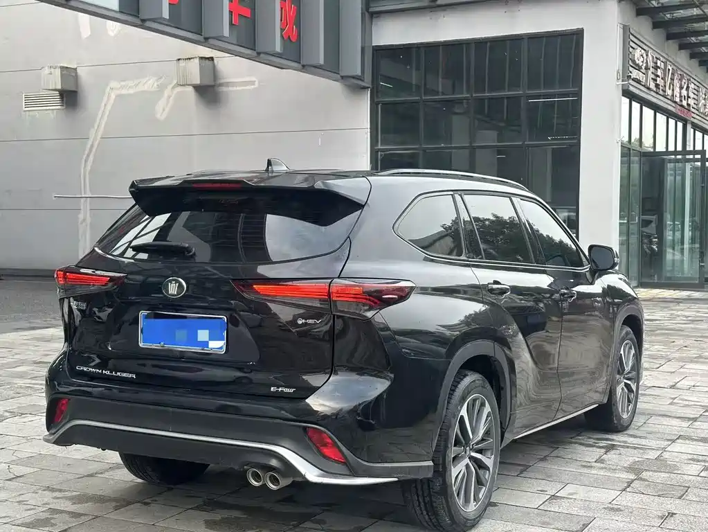 Toyota Crown Kluger — миниатюра 4