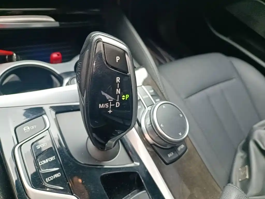 BMW 5 Series — миниатюра 14