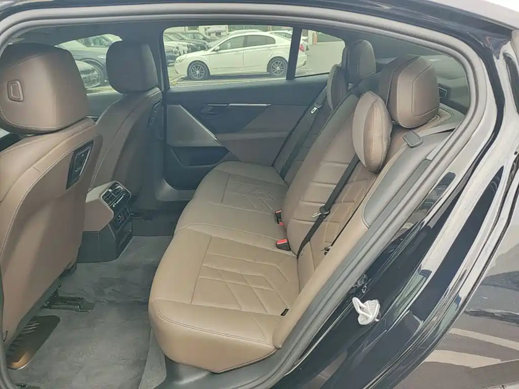 BMW i5 — миниатюра 17