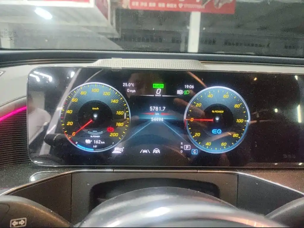 Mercedes-Benz EQC — миниатюра 6