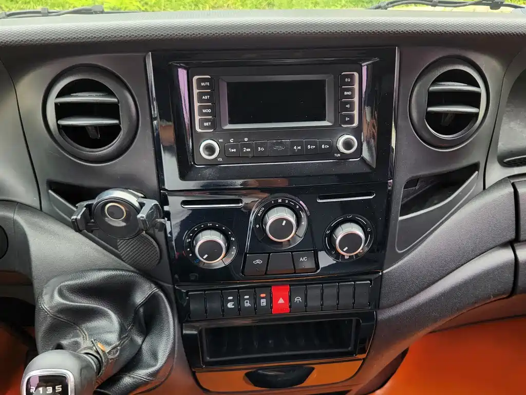 IVECO Ousheng — миниатюра 7