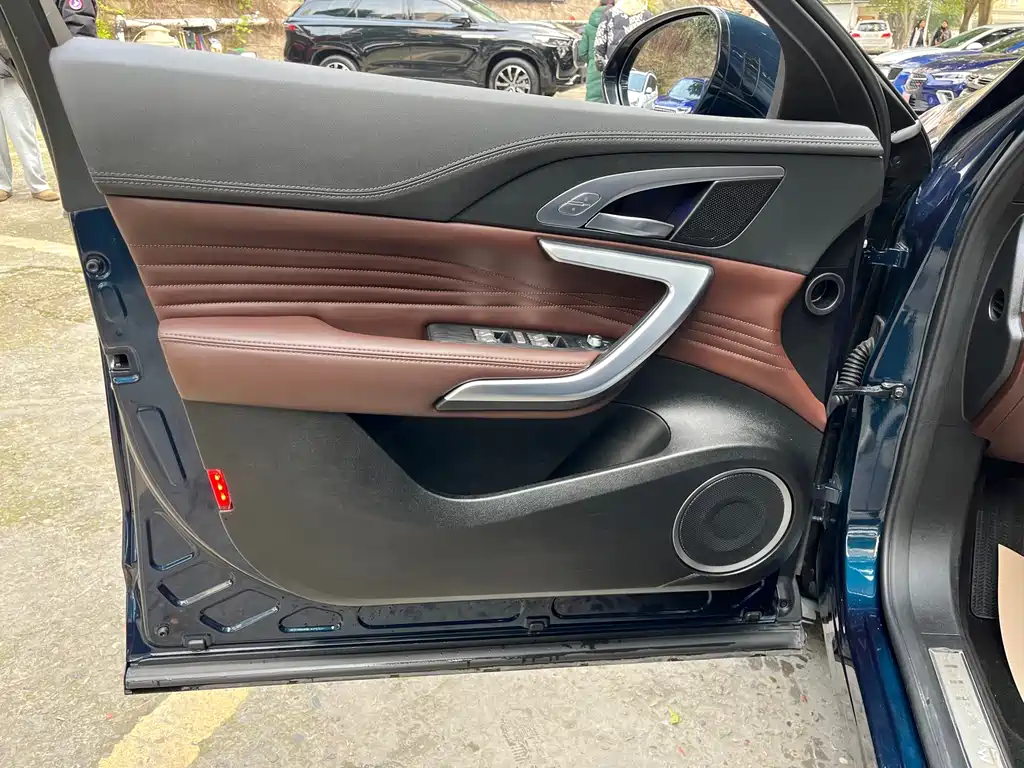 WEI PAI WEI BRAND VV7