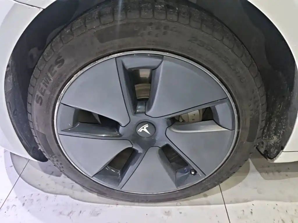 Tesla Model 3 — миниатюра 23