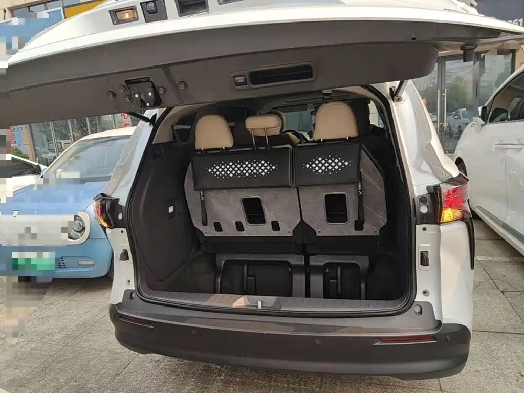 Toyota Sienna — миниатюра 19