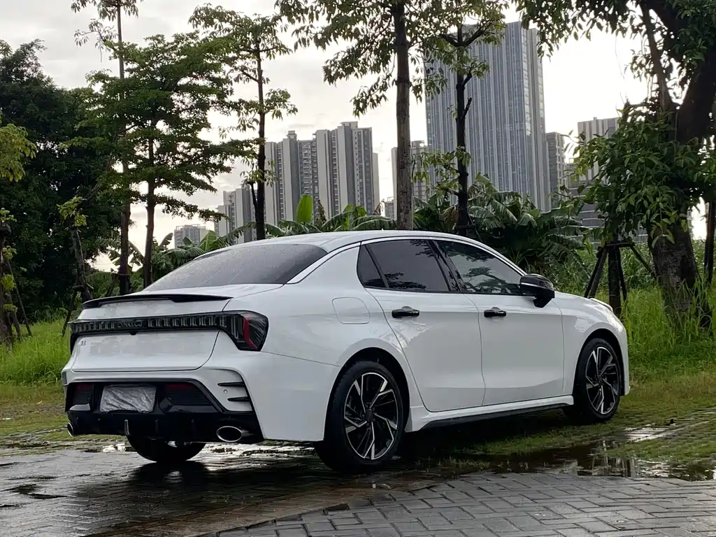 Lynk & Co 03 — миниатюра 23