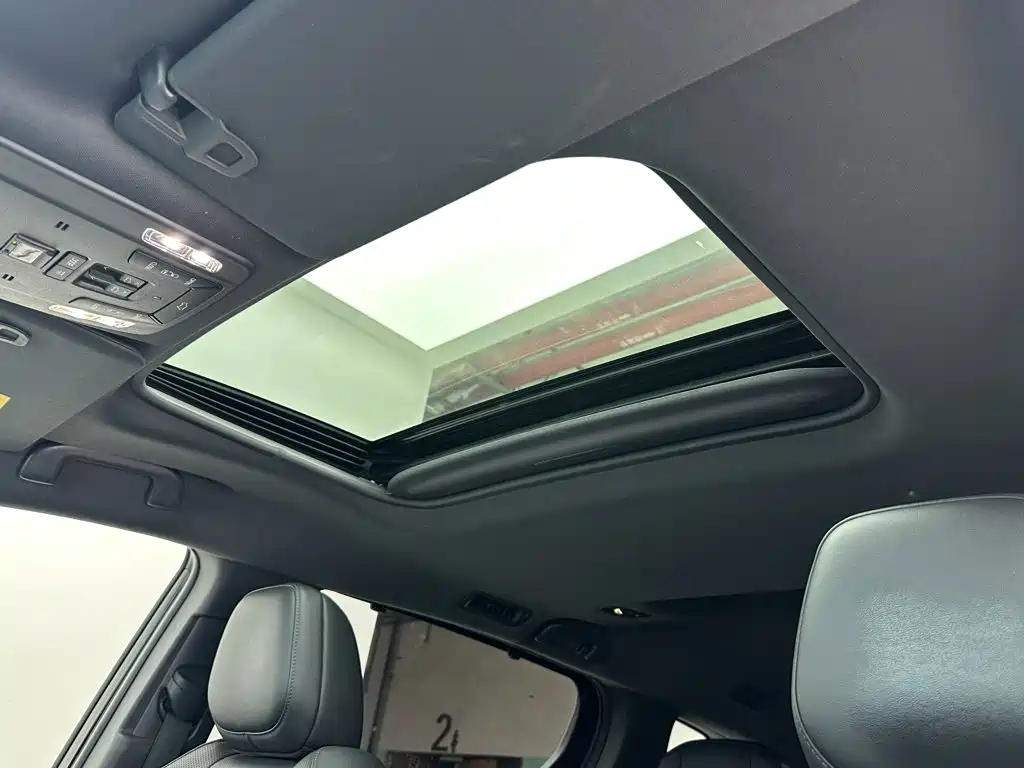 Toyota Sienna — миниатюра 13