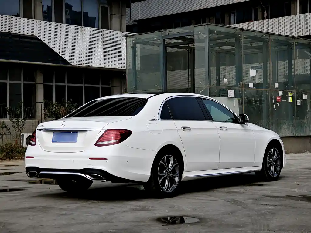 Mercedes-Benz E-Class — миниатюра 4