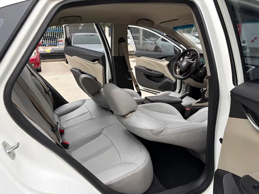 Buick Excelle 2018 15T MT V