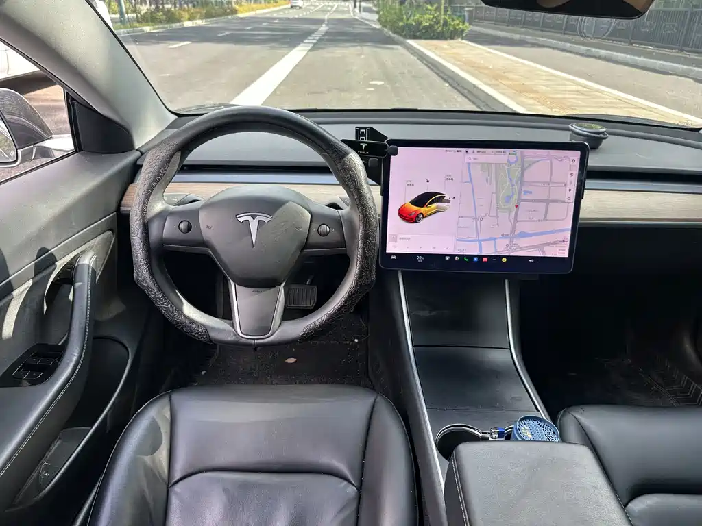 Tesla Model 3 — миниатюра 15