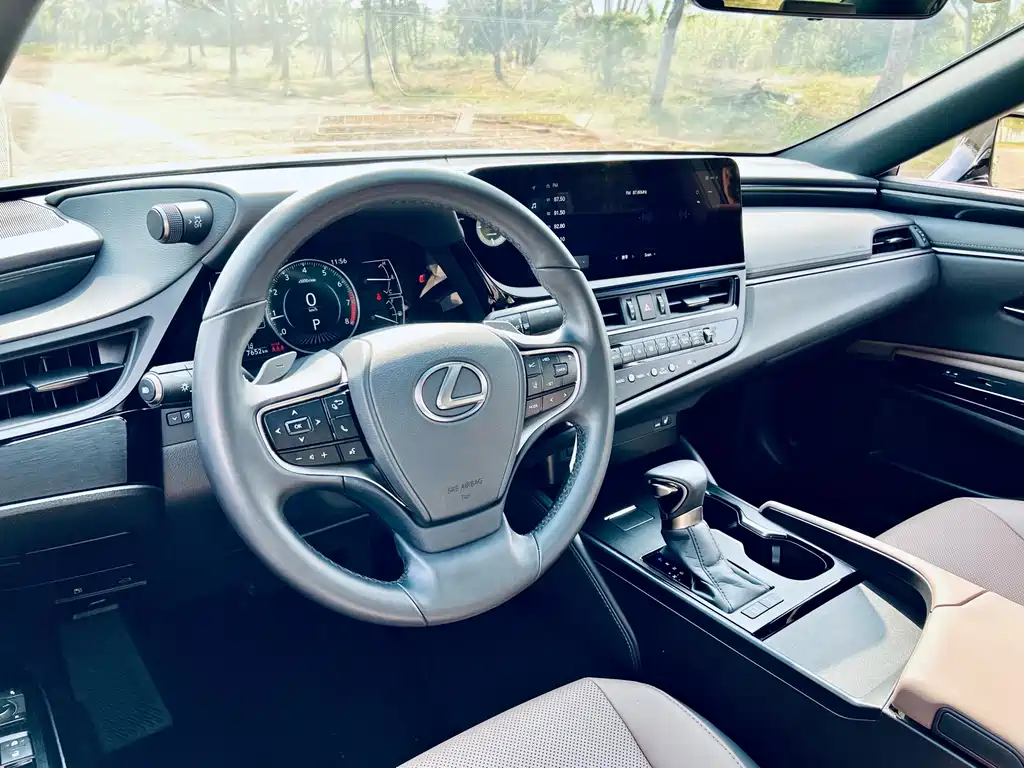 Lexus ES — миниатюра 13