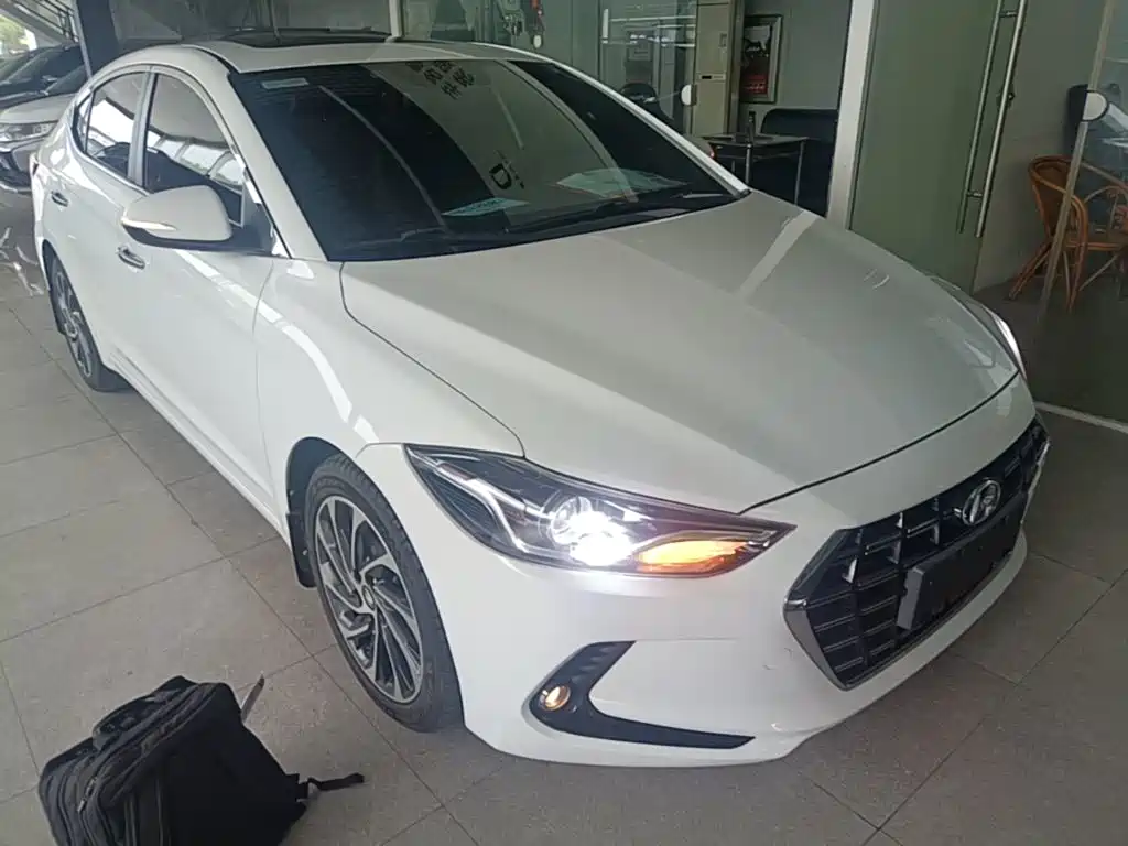 Hyundai Elantra — миниатюра 4