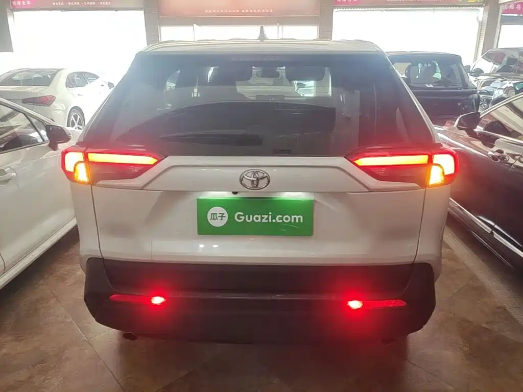 Toyota RAV4 — миниатюра 6