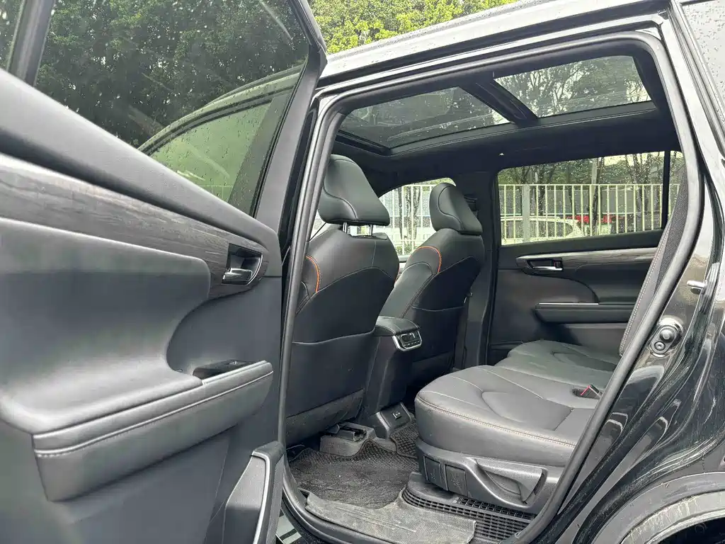 Toyota Crown Kluger — миниатюра 13