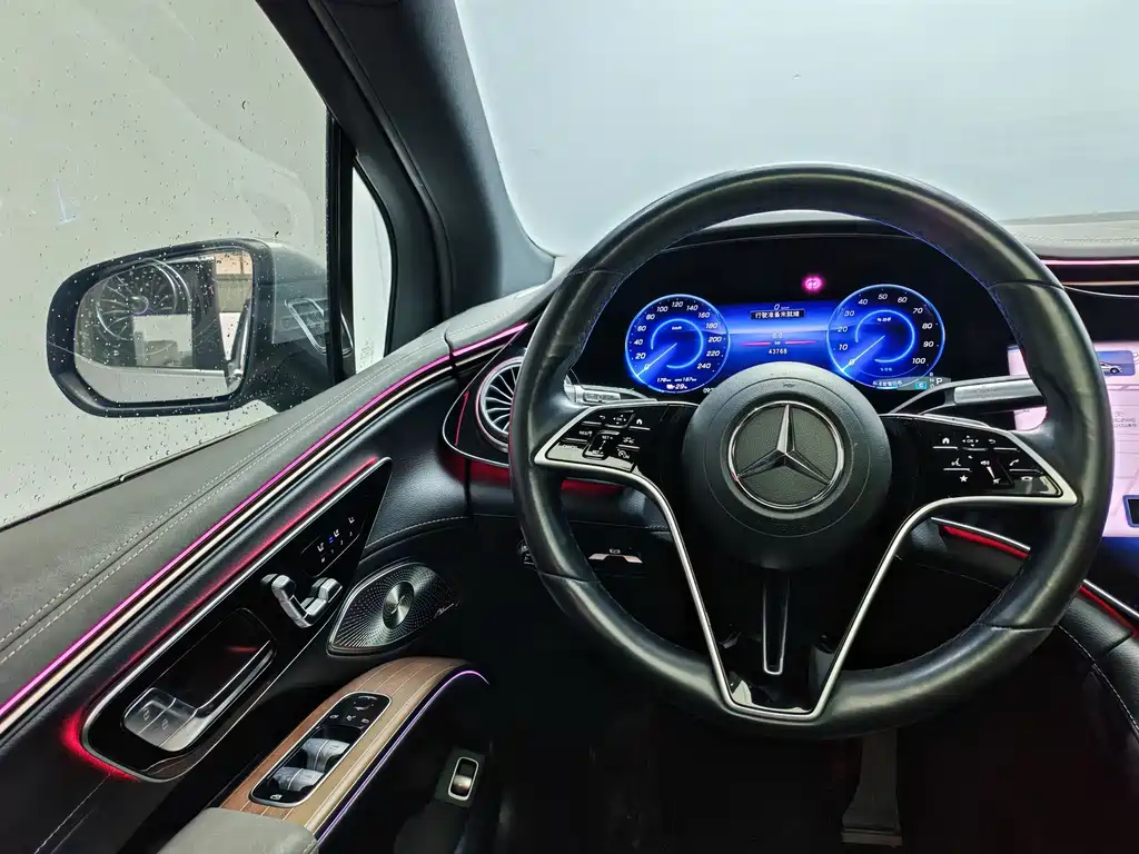 Mercedes-Benz EQS SUV — миниатюра 9