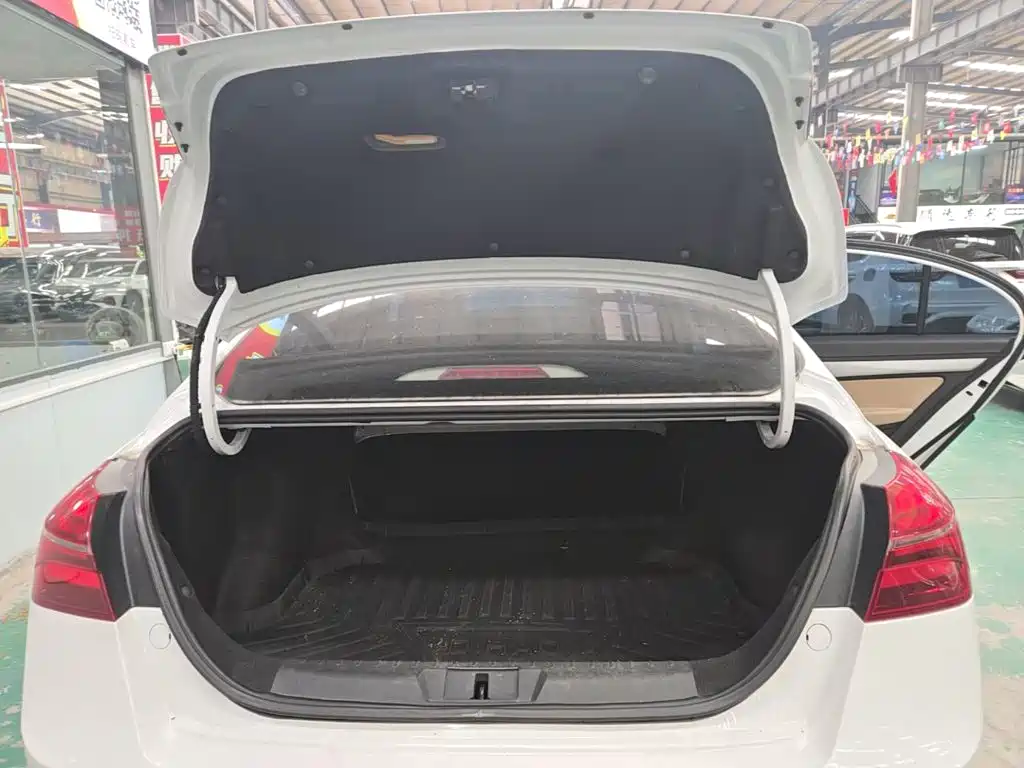 Geely Emgrand — миниатюра 19