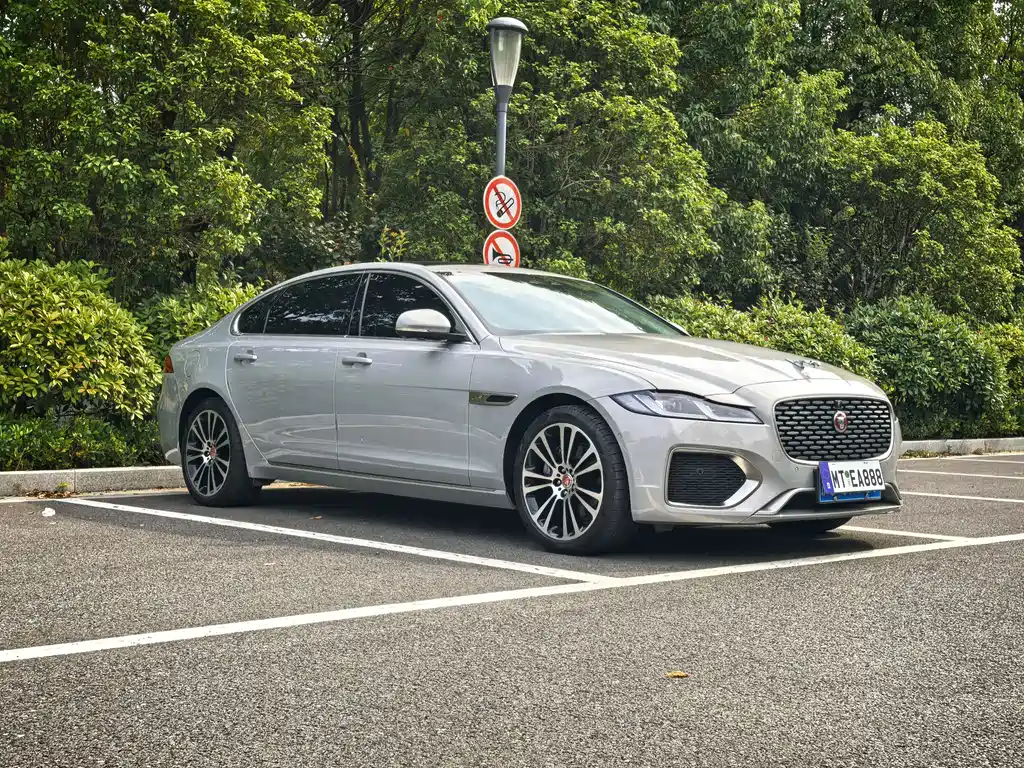 Jaguar XFL — миниатюра 3