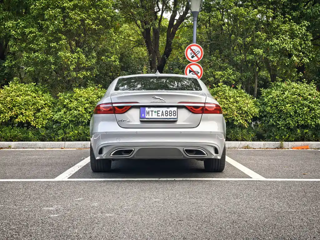 Jaguar XFL — миниатюра 6