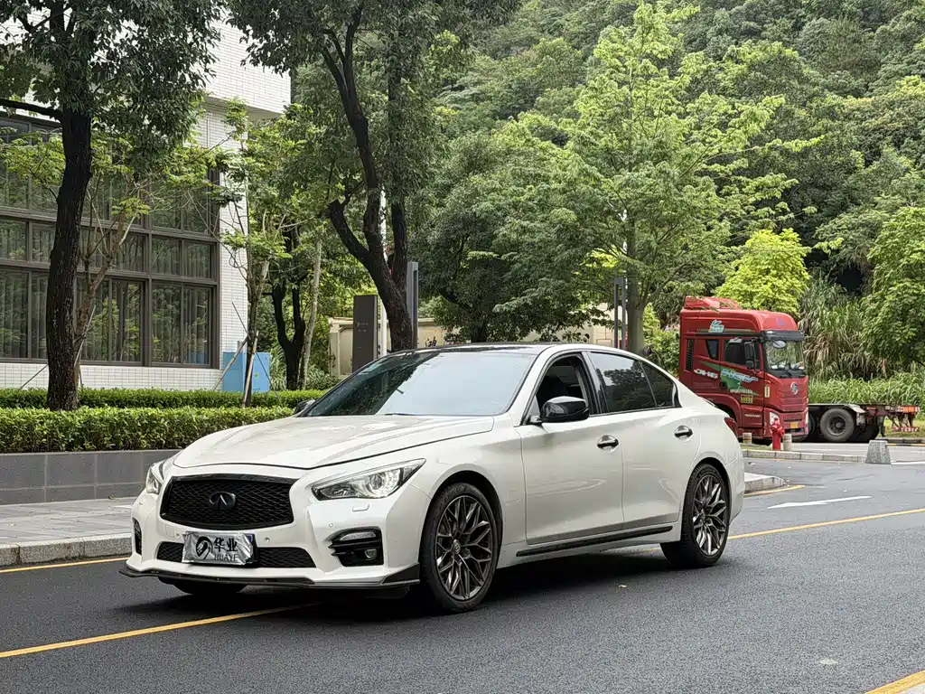 Купить Infiniti Q50L