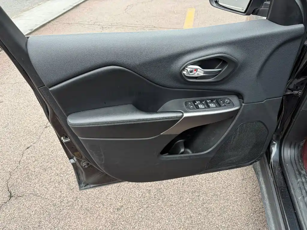 Jeep Cherokee — миниатюра 6