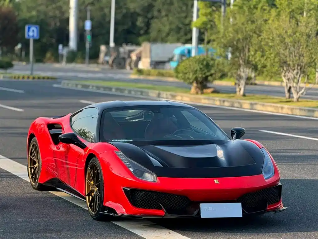 FERRARI 488