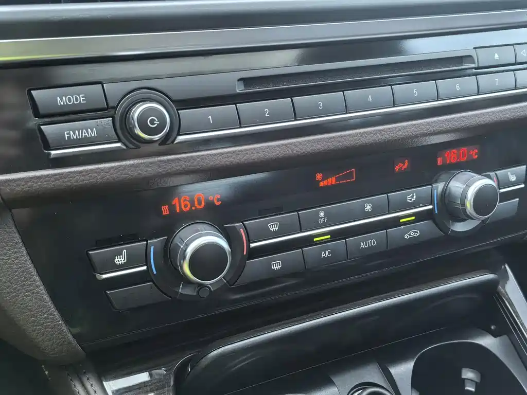 BMW 5 Series — миниатюра 8