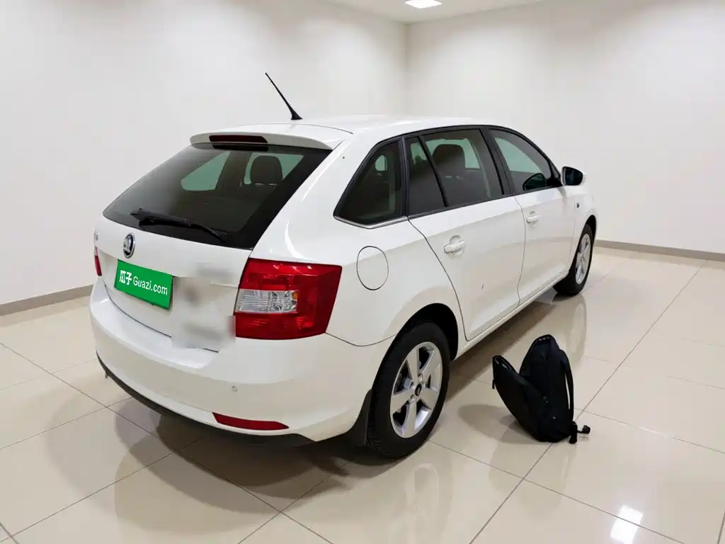 Skoda Rapid Spaceback — миниатюра 6