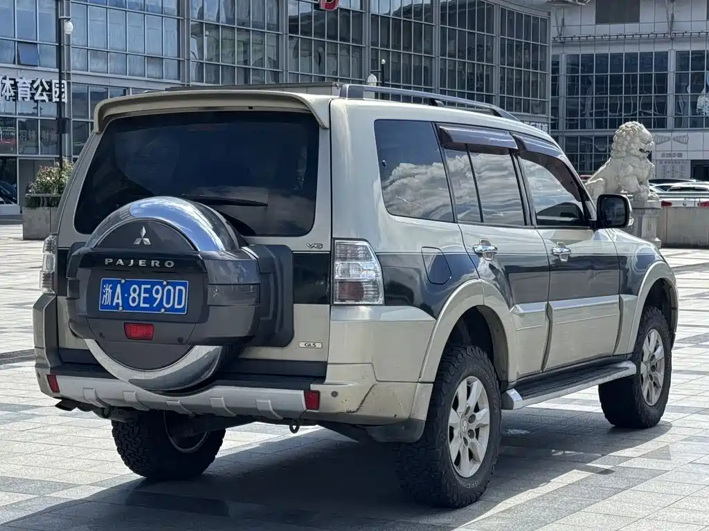 Mitsubishi Pajero (Import) — миниатюра 14