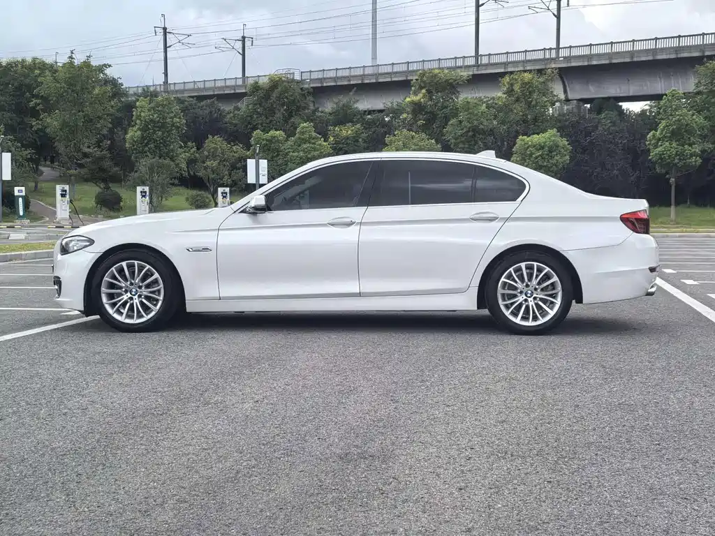 BMW 5 Series — миниатюра 3