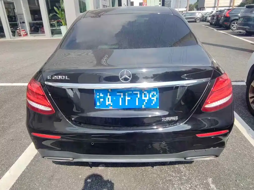 Mercedes-Benz E-Class — миниатюра 6