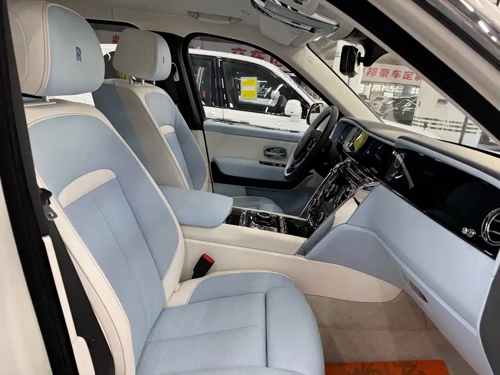 Rolls-Royce Cullinan — миниатюра 14