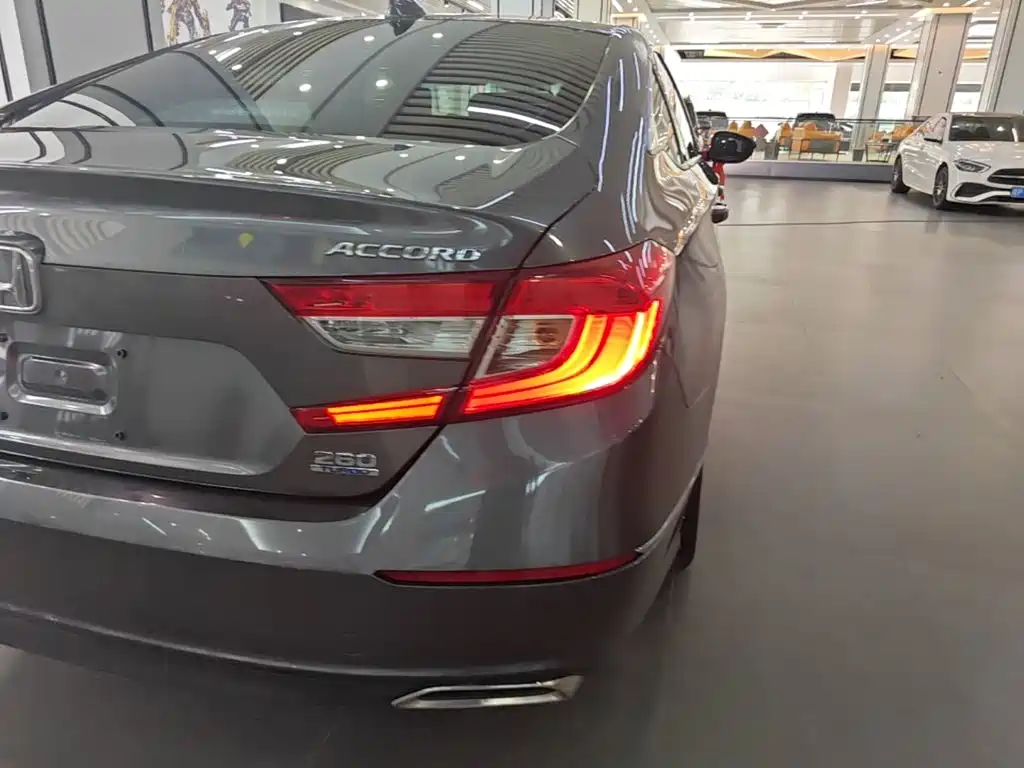 Honda Accord — миниатюра 8